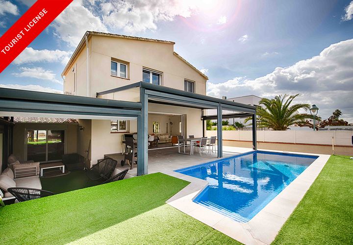 Villa i Empuriabrava, Gerona, Empuriabrava - € 1.000.000 | Ref: W-048P6P - foto 1